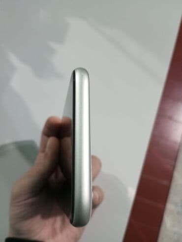 iphone 9s: IPhone 11, Ağ, Barmaq izi, Face ID — 5