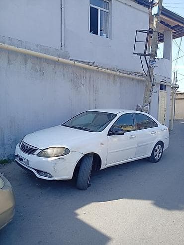 mersedes g 63: Daewoo Gentra: 1.6 l | 2013 il Sedan — 2