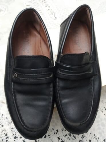 32 razmer: Makasinlər qara rəngdə .Hər biri 9man.32,31və27 razmerlər — 5