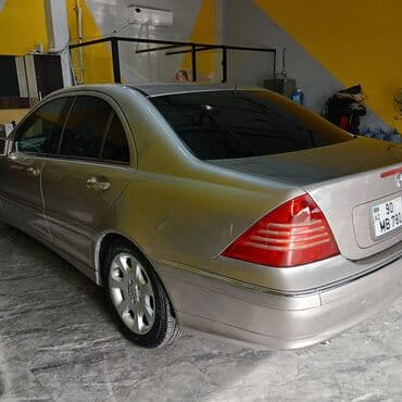 mersedes yan guzgulər: Mercedes-Benz 200-Series: 0.1 l | 2018 il Sedan — 2