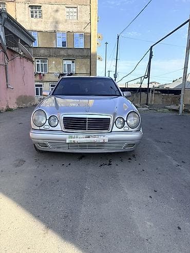 ford satış: Mercedes-Benz E‑Class (W210) sedan - Gövdə: 4 qapılı sedan, gümüşü — 1