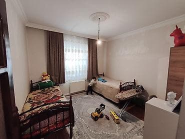 razın: Satilir:4 otaqlı mənzil heyet evi.Oz şexsi evimdir.3 yataq otagi,1 — 2