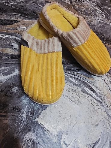 buta xoncalari: Yumşaq materialdan hazırlanmış çəhrayı-mərcan rəngli qadın otaq — 4