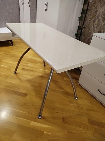 Stol bahalı dükandan alınıb çox möhkəm materyaldan di. Eni 60 uzunluğu lalafo.az -da Stol bahalı dükandan alınıb çox möhkəm materyaldan di. Eni 60 uzunluğu