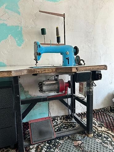 Sənaye tikiş maşını – stolüstü komplekt - Gövdə: ağır metal, mavi