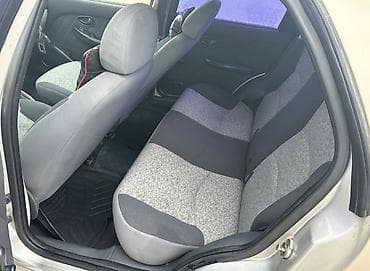 şam diskilər: Fiat Albea sedan - Kuzov: 4 qapılı sedan, bej rəng (bəzı hissələrdə — 8