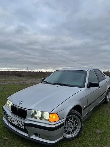 330 bmw: BMW 3 series: 2 l | 1994 il Sedan — 1