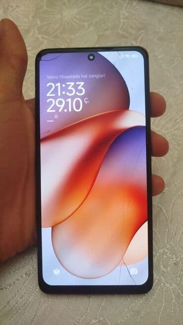 xama çəkən: Xiaomi Redmi smartfon - Arxa paneldə “Redmi” loqosu və 108MP əsas — 5