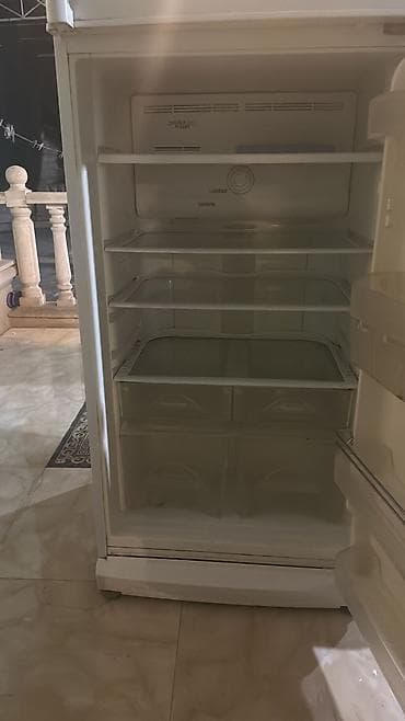 satfinder satisi: İşlənmiş 2 qapılı Beko Soyuducu Satılır, rəng - Ağ, Təkərli — 2