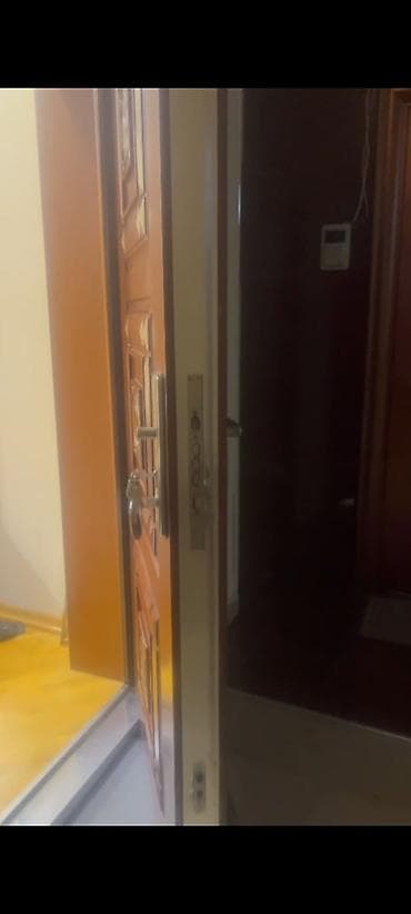 plasmas qapi: Seyf qapı 250 azn.ölçü: çərçivəsiylə Üz.2.12 san Eni 103 sm Ünvan — 3