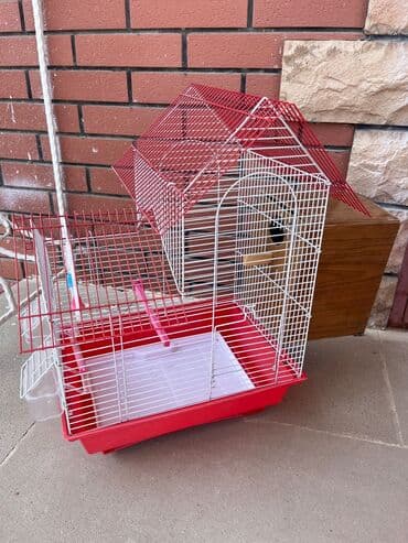 qefes boyuk: Qırmızı-ağ quş qəfəsi - Material: metal torlu karkas, plastik altlıq — 1
