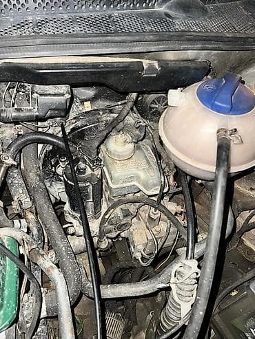 volkswagen com: Volkswagen Vento: 1.8 л | 1992 г. Седан — 5