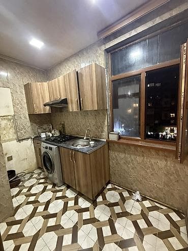kiraye menzil: Mənzil 3 otaqlı planlanma ilə təqdim olunur: geniş qonaq otağı,yataq — 5
