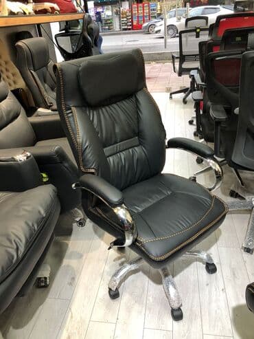 офисные кресла: Новый, С колесиками, Рукояти не регулируются, Кожа — 1