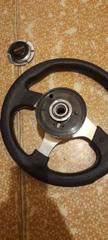 Yanacaq sistemləri: Momo rul saz veziyyetde satilir.Podstavkasi ustundedi — 2