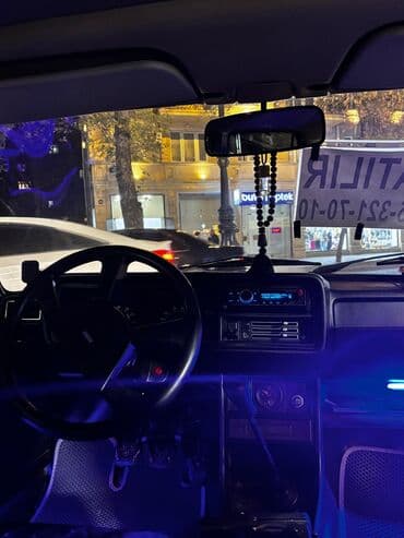 teker yazilari: Model: Lada 2107 Kuzov: sedan, qara rəng Dövlət nömrə nişanı — 6