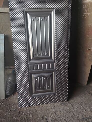 Metal giriş qapısı - Material: qalın metal təbəqə, relyefli (romb