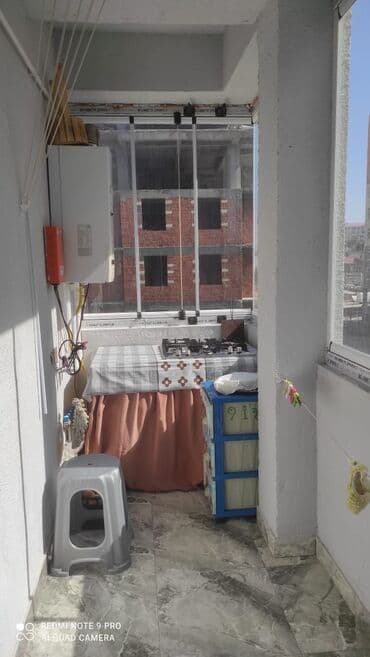 kirayə qaraj: Salam. Qəsr y/k 81.5 kvadrat 3 otaqlı,8 mərtəbəli binanın 3 cũ — 4