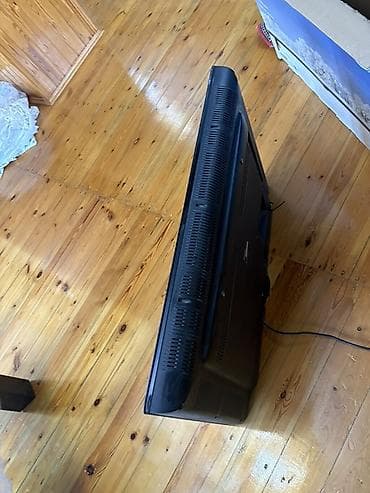 LCD televizor - Ekran ölçüsü: təxmini 32–40 düym (şəkilə əsasən) -