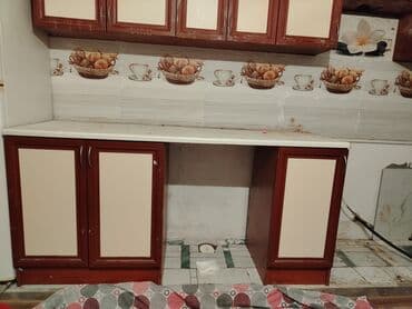 Mətbəx mebel dəsti - Üst və alt şkaflardan ibarət klassik dizayn -