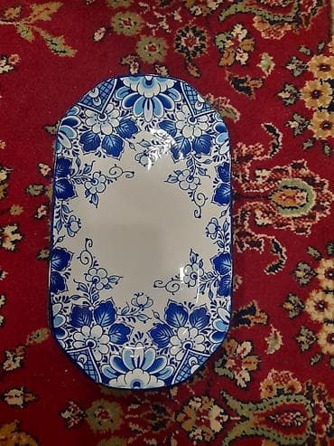 ağ baliq: Mavi-ağ naxışlı porselen servis laynası - Material: porselen/keramika — 1