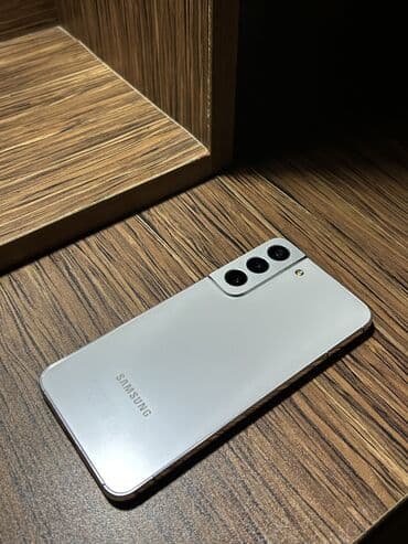 telefon ekran şəkilləri: Samsung Galaxy S22, rəng - Gümüşü, Simsiz şarj — 1