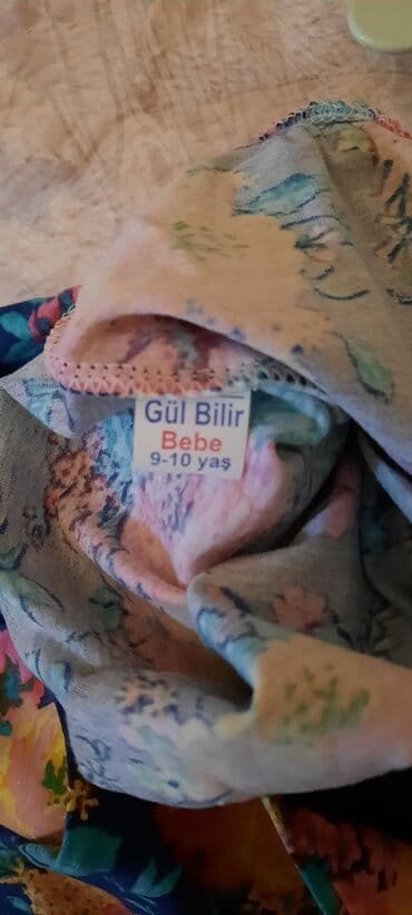 3 duymə koynək: Müxtəlif razmerli köynəklər.Hər biri təzədi.Biri 10 manat.deaktiv — 7