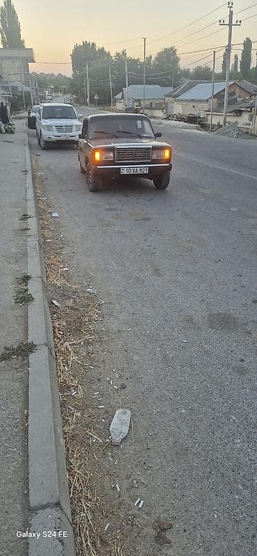 kohnə alətlər: Model: LADA (VAZ) 2107 sedan Xüsusiyyətlər: - Kuzov: 4 qapılı sedan — 4