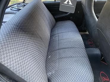 chevrolet volt salon: LADA 2107 sedan – klassik dizaynlı, qara rəngdə. Xüsusiyyətlər: - — 5