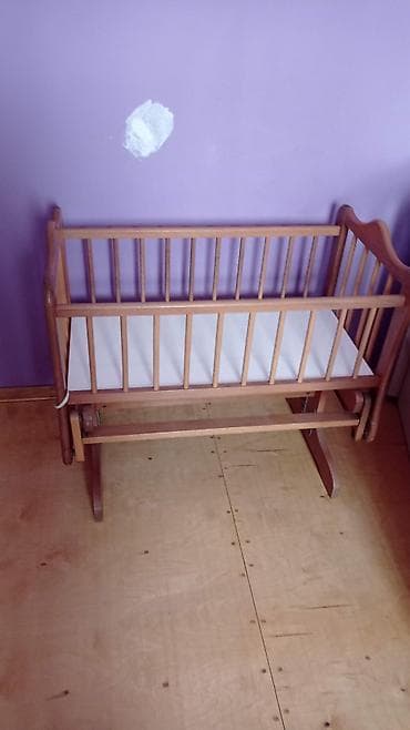 Oğlan və qız üçün, Dördbucaq, Beşik, Dəstsiz, Matras ilə, Yellənmə mexanizm ilə