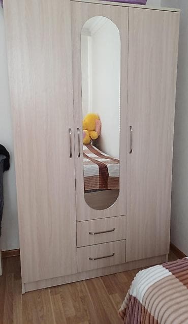 2 ci el guzgu: Paltar şkafı satılır. - Material və rəng: açıq ağcaqayın tonlarında — 1