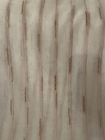 Fiqurlar: Tül pərdə parçası – zərif şaquli naxışlı - Material: yüngül, şəffaf — 1