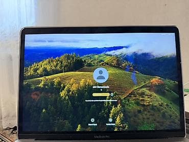 Apple MacBook Pro 13" (2019) – Four Thunderbolt 3 ports - Ekran