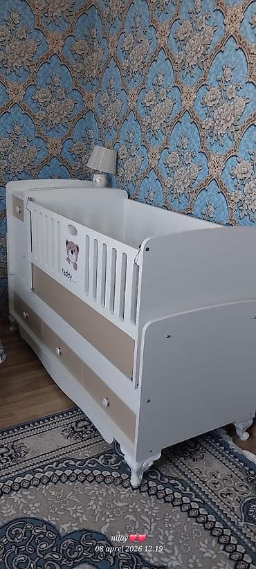 Oğlan və qız üçün, Dördbucaq, Beşik, Dəstsiz, Matrassız, Yellənmə mexanizm ilə