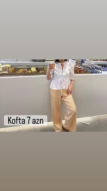 Ağ rəngli qadın koftası