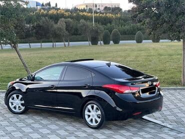 Hyundai: Hyundai Elantra sedan - Korpus: 4 qapılı sedan, qara rəng - Mühərrik — 8