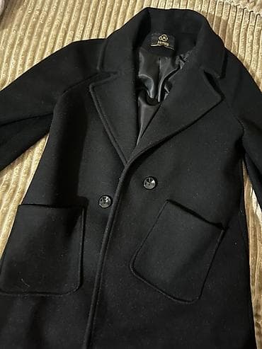duyməli: Monica qadın palto – qara rəngdə klassik dizayn. - Model: iki — 1
