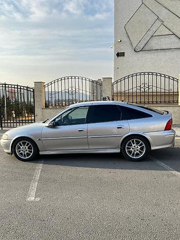 vectra stop: Opel Vectra hatchback (5 qapı), gümüş rəng. - Kuzov: aerodinamik 5 — 1