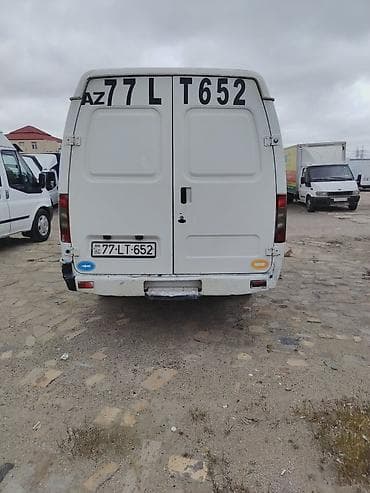 rustavi masin bazari: Qazel satılır. Bez kraskadır. İli 2005. Probeqi 200000 min. Mayor 2.4 — 2