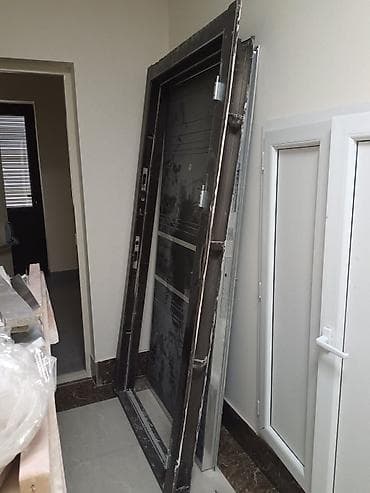 Dəmir giriş qapısı dəsti - Material: möhkəm metal konstruksiya, ağır