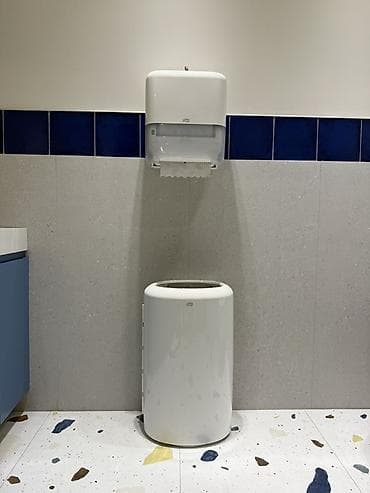 Tullantı qabları: Məhsul: İctimai sanitariya otaqları üçün divara quraşdırılan kağız — 1