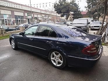 merse: Mercedes-Benz E‑Sinfi sedan (W211 kuzov), tünd mavi rəng. 2.7 cdi — 4