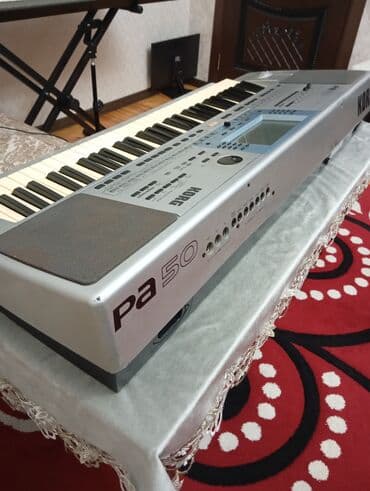 beşiktaş imzali forma: Sintezator, Korg, İşlənmiş, Ünvandan götürmə, Ödənişli çatdırılma — 1