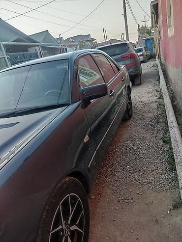 met: Mercedes-Benz E-Class (W210) sedan Mühərrik və ötürmə: - Benzin — 6