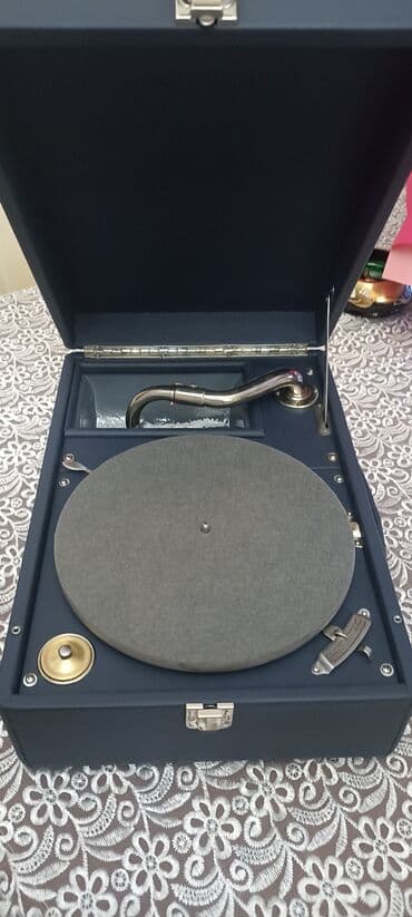 dim listening 1: Retro üslubda çox nadir göy rəngli "LENİNQRAD" patifonu. Üzərində val — 7