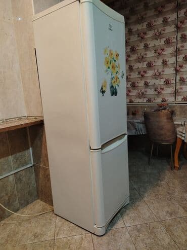 Микроволновки: Б/у 2 двери Indesit Холодильник Продажа, цвет - Белый — 2