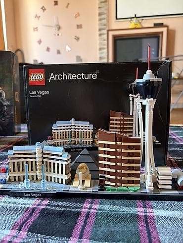 oyuncaq bebek: Orijinal LEGO Architecture 21047 Las Vegas satılır. Dəst yığılmış — 1