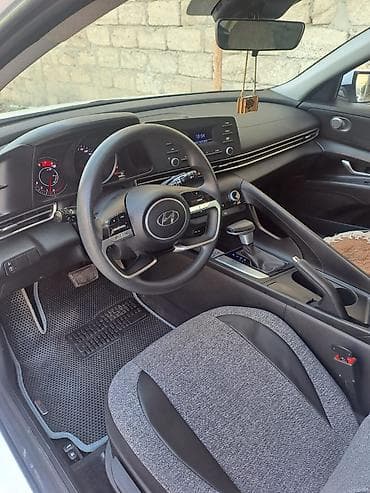 Hyundai sedan – salon - Sükan: çoxfunksiyalı, idarəetmə düymələri ilə at lalafo.az Hyundai sedan – salon - Sükan: çoxfunksiyalı, idarəetmə düymələri ilə