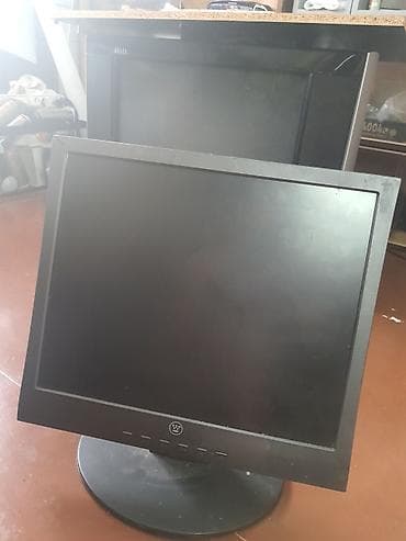 manitor komputer: Monitor 19 düym Ekranda iki bar var. Monitor işləyir və video müşahidə — 2