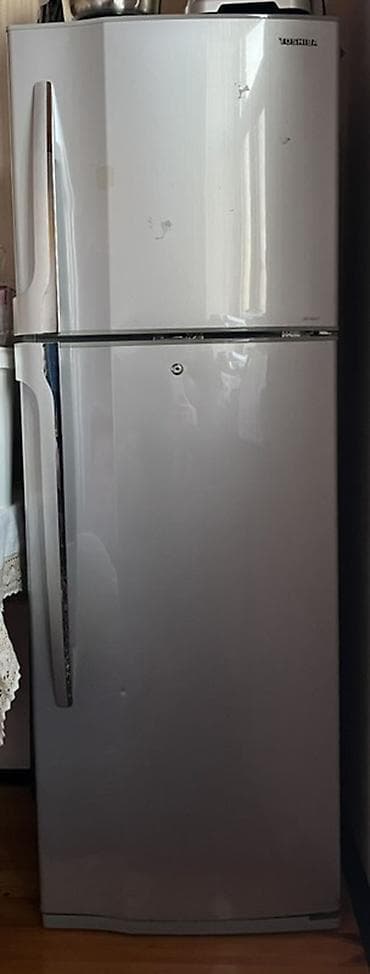 2 qapılı Toshiba Soyuducu Satılır, rəng - Gümüşü